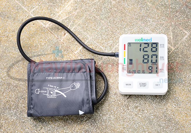 Máy đo huyết áp Wellmed cho kết quả đo huyết áp chính xác, màn hình dễ hình