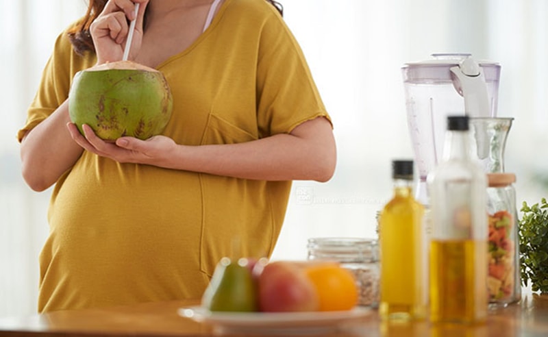 Bị tiểu đường thai kỳ, uống nước dừa có tốt không? (Ảnh: Internet)